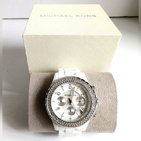 Michael Kors Crystal Rhinestone 1.5" Round Face White Acrylic & Silver-tone MK - Picture 1 of 12